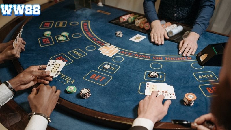 Baccarat online chơi như thế nào